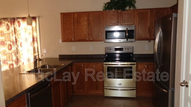 7038 W Mercer Ln in Peoria, AZ - Foto de edificio - Building Photo