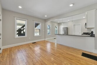 10 Howell Ct in Chelsea, MA - Building Photo - Building Photo