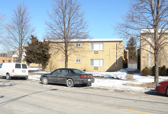 9920 Pacific Ave in Franklin Park, IL - Foto de edificio - Building Photo