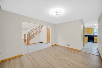 9012 Witham Ln in Woodridge, IL - Building Photo - Building Photo