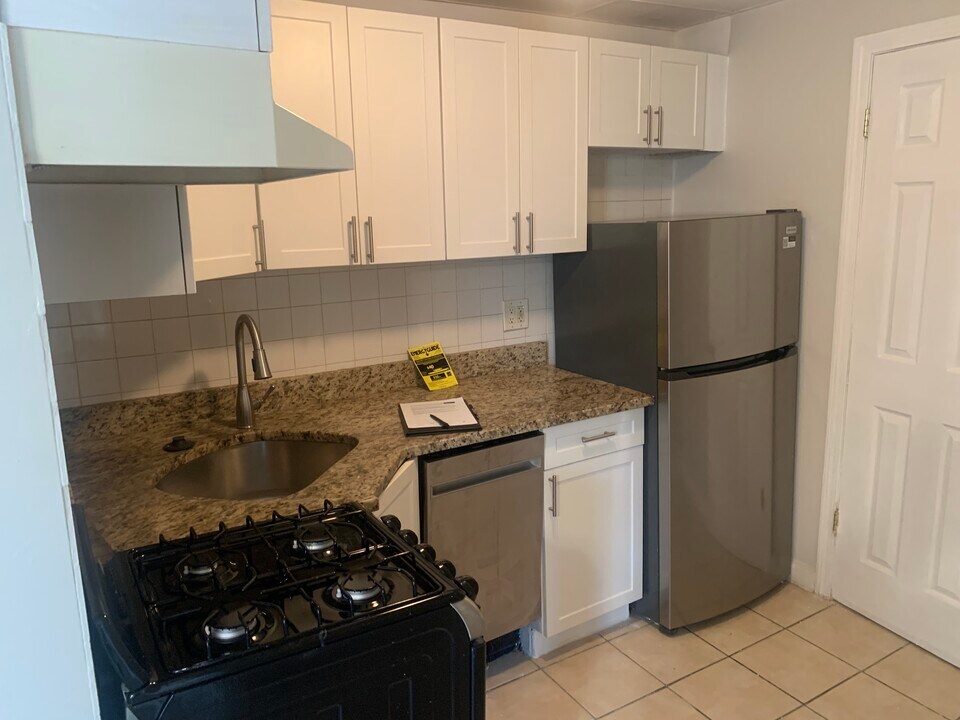 110 Sciarappa St in Cambridge, MA - Building Photo