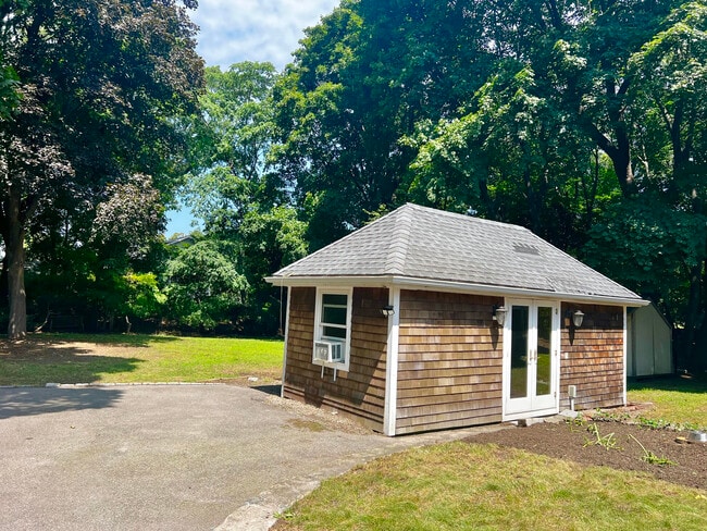 8A Mellon Rd in Wellesley, MA - Foto de edificio - Building Photo