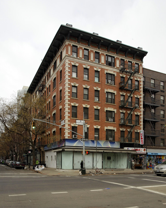 239 E 5th St in New York, NY - Foto de edificio