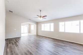 2710 S 108th Ave in Avondale, AZ - Foto de edificio - Building Photo