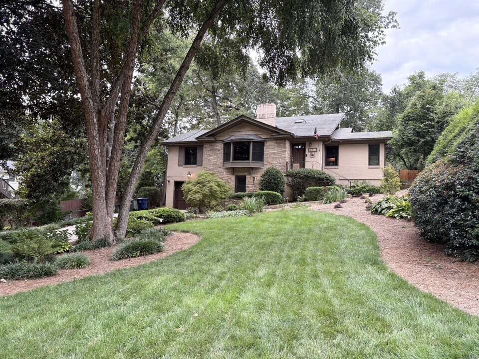 654 Upton Rd NW in Atlanta, GA - Building Photo