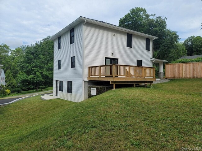 11 Brick Hill Rd in Lincolndale, NY - Foto de edificio - Building Photo