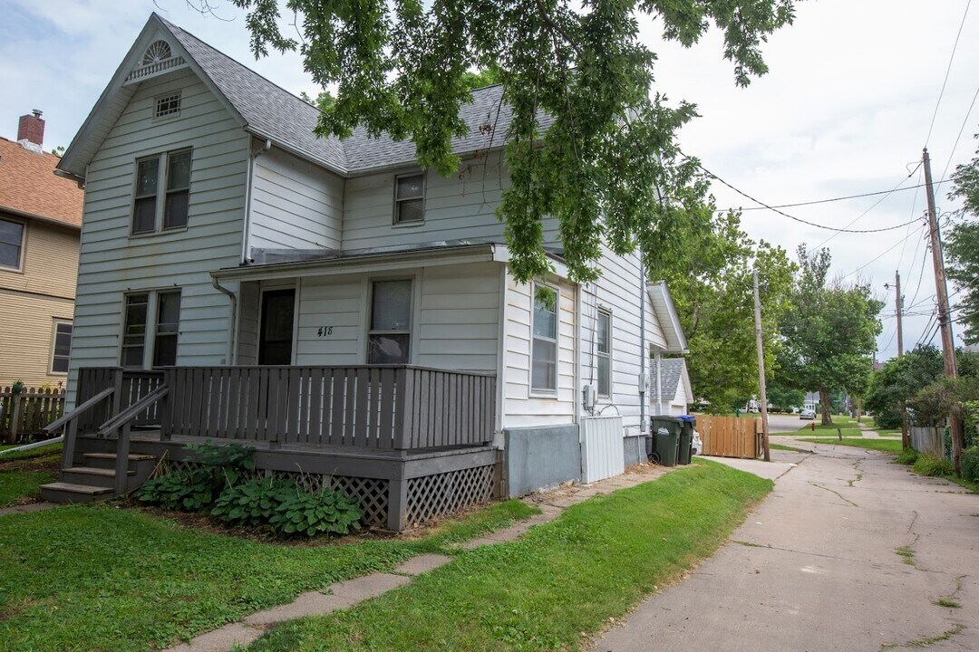 418 N Van Buren St in Iowa City, IA - Building Photo