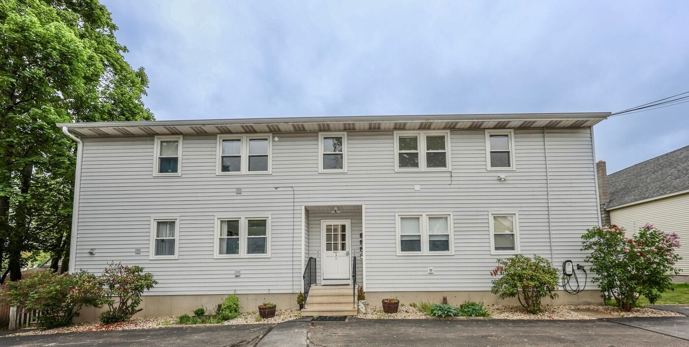 31 Springview Ave in Manchester, NH - Building Photo
