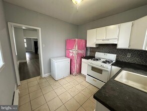 1948 E Monmouth St in Philadelphia, PA - Foto de edificio - Building Photo