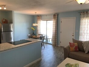 335 Causeway N in New Smyrna Beach, FL - Building Photo - Building Photo