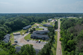 Oak Creek Apartments in Jackson, MS - Foto de edificio - Building Photo