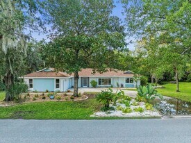 11815 W Waterway Dr in Homosassa, FL - Building Photo