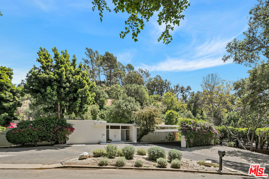 1504 Stone Canyon Rd in Los Angeles, CA - Building Photo