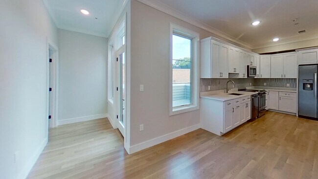 104 Warren St, Unit 2 in Boston, MA - Building Photo - Building Photo