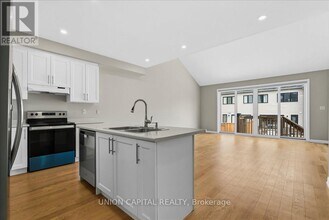 11 Sailors Landing in Bowmanville, ON - Building Photo - Building Photo