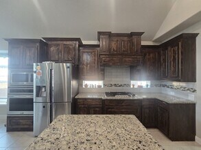 2449 Twin Oaks Dr in Little Elm, TX - Foto de edificio - Building Photo