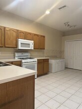 19432 Haskell Pl in Land O Lakes, FL - Foto de edificio - Building Photo