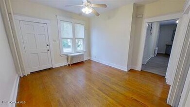 418 Delaware Ave-Unit -1 in Albany, NY - Foto de edificio - Building Photo