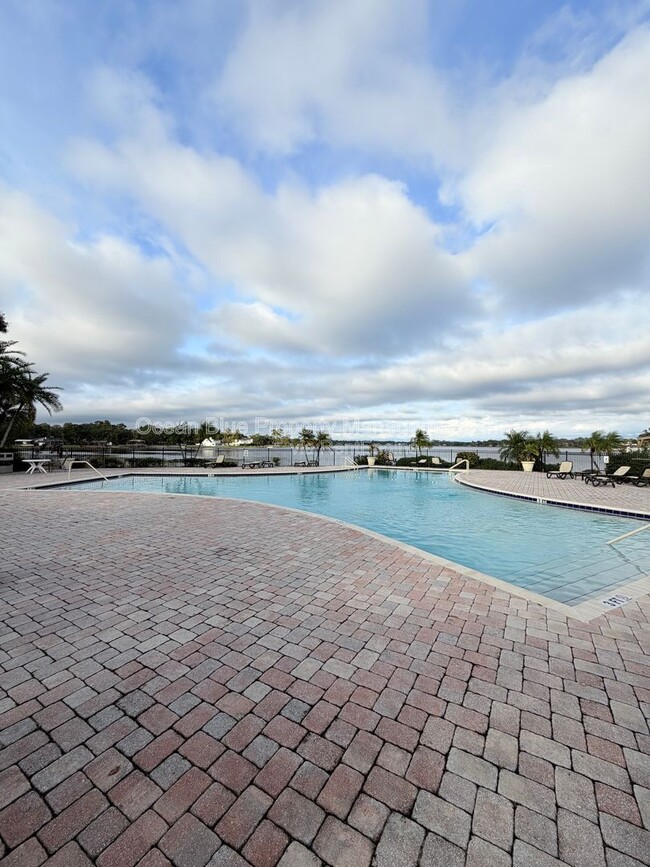 13759 Orange Sunset Dr in Tampa, FL - Building Photo - Building Photo