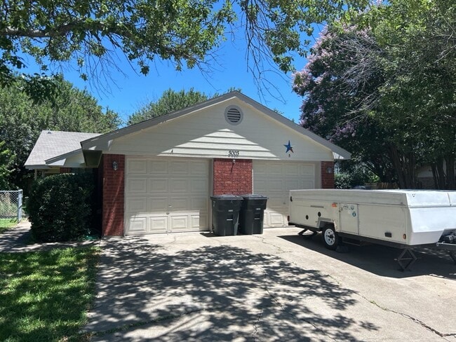 property at 3003 Honeysuckle Cir