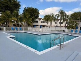 6755 NW 175th Ln in Hialeah, FL - Building Photo