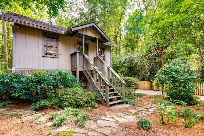 property at 203 E Davis St