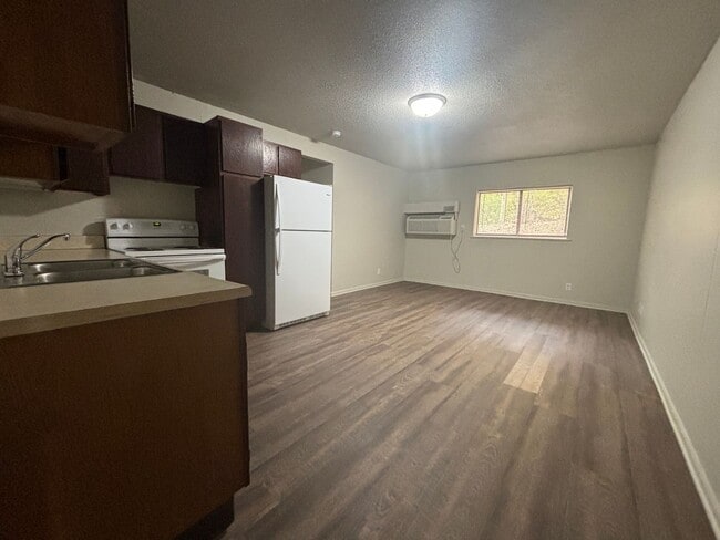 property at 1602 Brookside Dr