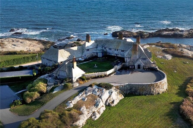 61 Ledge Rd in Newport, RI - Building Photo - Building Photo