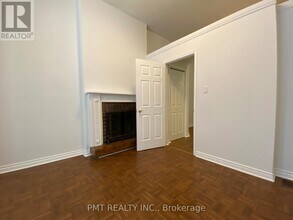 202 Gerrard St E in Toronto, ON - Building Photo - Building Photo