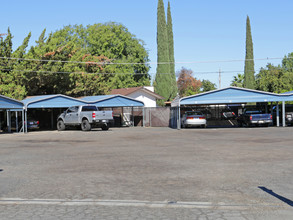 The Pierce Complex in Clovis, CA - Foto de edificio - Building Photo