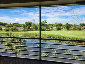 2451 SW 82nd Ave in Davie, FL - Building Photo