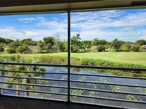 2451 SW 82nd Ave in Davie, FL - Foto de edificio - Building Photo