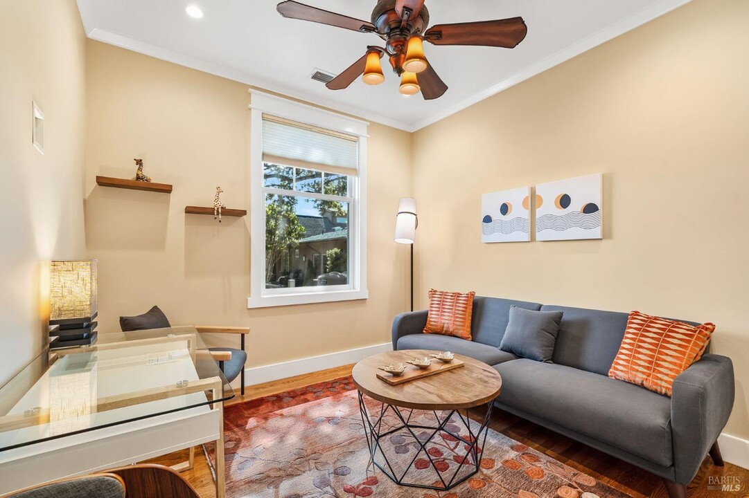 406 North St in Healdsburg, CA - Building Photo