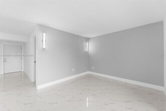 8764 SW 12th St in Miami, FL - Building Photo - Building Photo