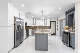 13611 SW 77th Ln in Miami, FL - Building Photo - Building Photo