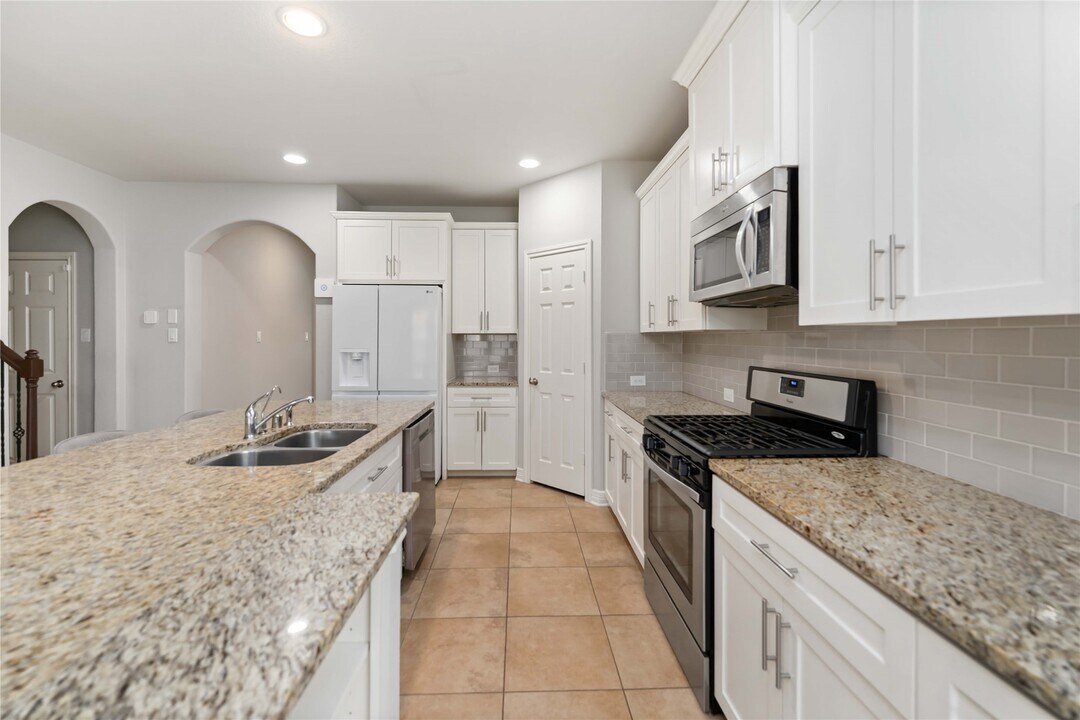 9991 Boulder Bend Ln in Brookshire, TX - Building Photo