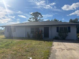 300 Anita Ave S in Lehigh Acres, FL - Building Photo