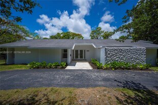 13100 SW 81st Ave in Pinecrest, FL - Building Photo