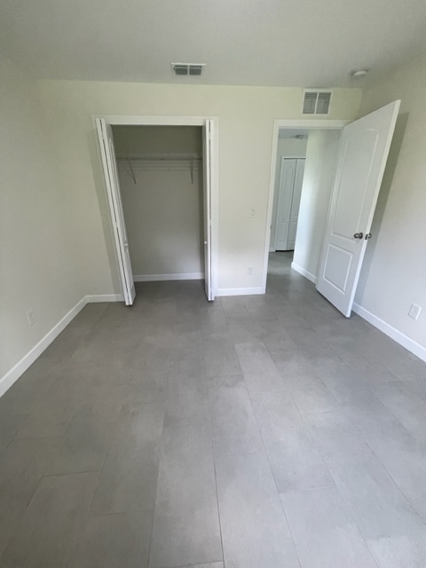 property at 835 Kenilworth Ct