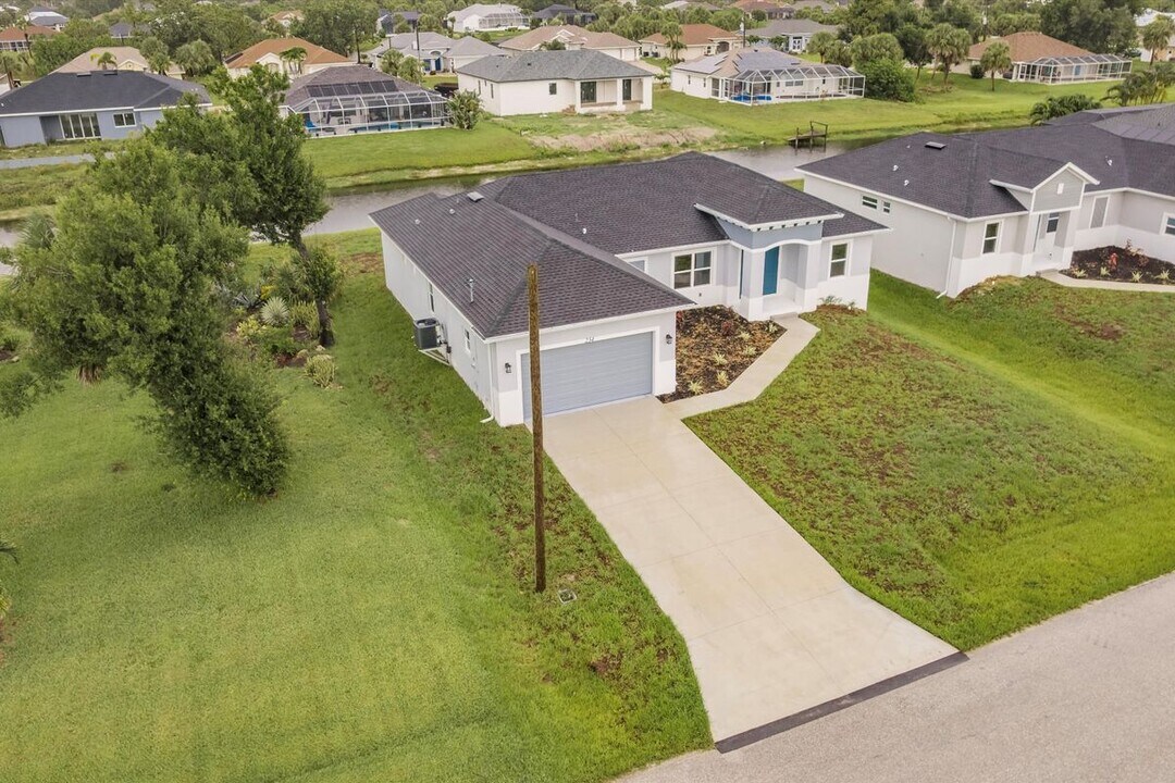 236 Long Meadow Ln S in Rotonda West, FL - Building Photo