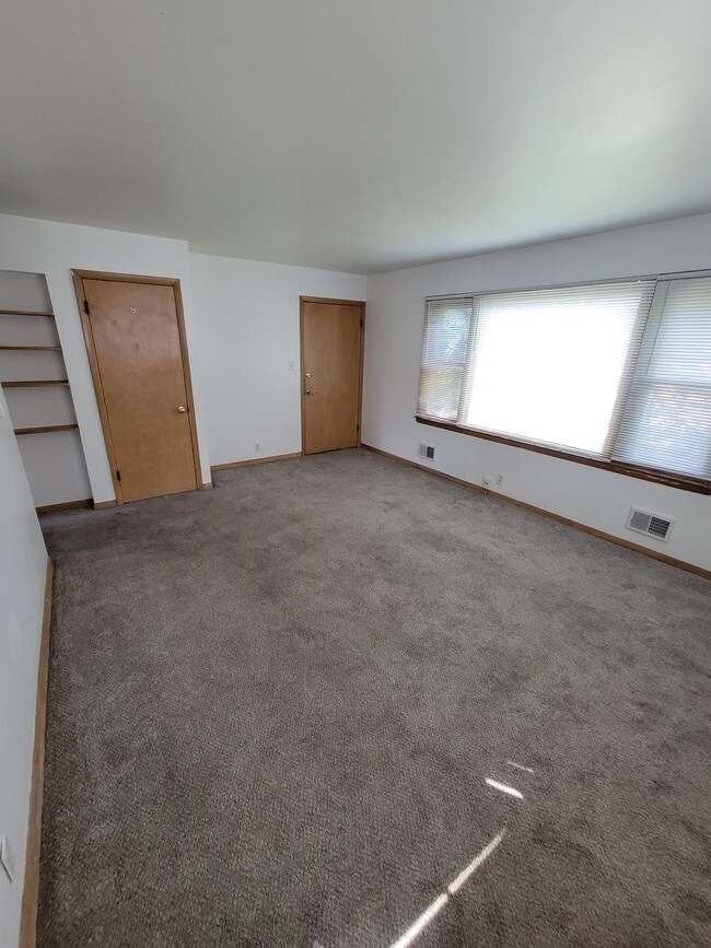 6810 W Morgan Ave in Milwaukee, WI - Building Photo - Building Photo