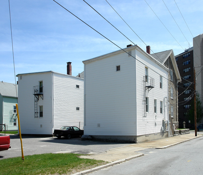 422 E School St in Woonsocket, RI - Building Photo - Building Photo