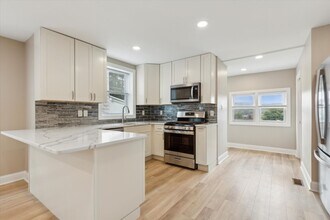 327 E 10th Ave in Conshohocken, PA - Building Photo - Building Photo