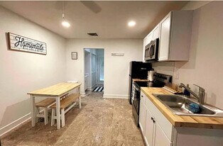 615 Executive Golf Villas Rd in St. Simons Island, GA - Building Photo