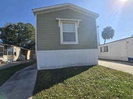 12130 US Hwy 41 S in Gibsonton, FL - Building Photo