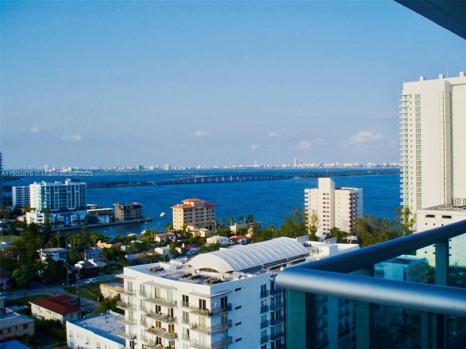 333 NE 24th St, Unit 1706 in Miami, FL - Building Photo