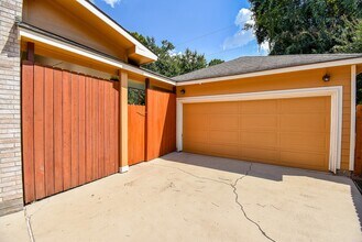 8315 Mentmore Dr in Spring, TX - Building Photo - Building Photo