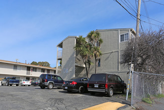 Indian Village Apartments in San Pablo, CA - Building Photo - Building Photo