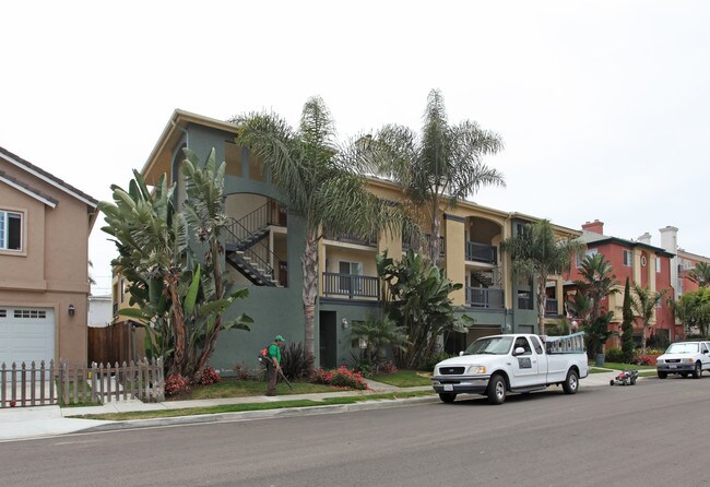 259 Donax Ave in Imperial Beach, CA - Foto de edificio - Building Photo