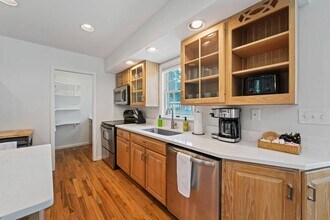 1439 NY-9P in Saratoga Springs, NY - Foto de edificio - Building Photo